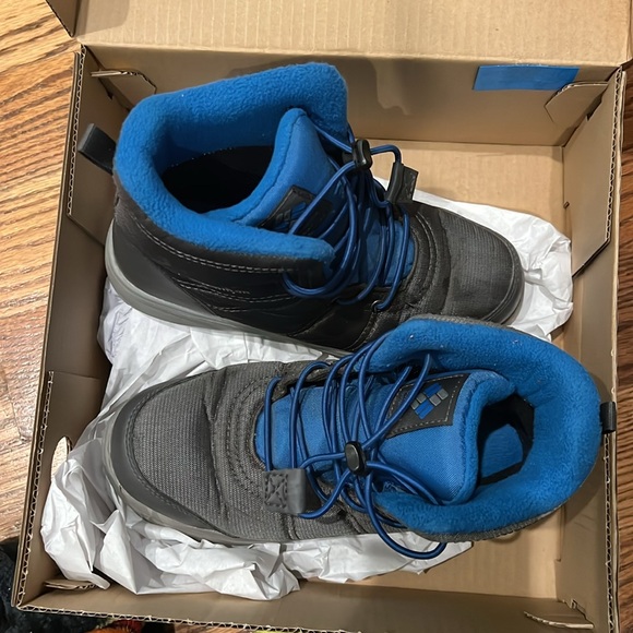 Columbia Unisex-Child Fairbanks Omni-Heat Hiking Boot NWT in box size 4 - Picture 9 of 13